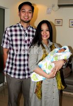 Kebahagiaan Astrid & Suami Menyambut Buah Hati