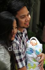Kebahagiaan Astrid & Suami Menyambut Buah Hati