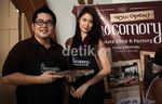 Laura Basuki Asyik Membuat Cokelat