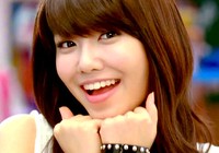 Sooyoung tampil manis berambut panjang dan berponi di video klip Gee versi Korea. (SME)
