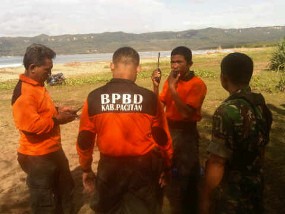 Santri Ponpes Hilang Tergulung Ombak Pantai Pancer