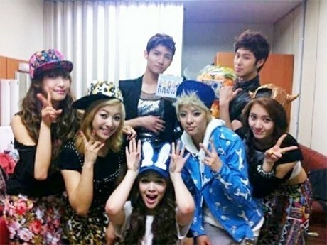 Manggung ke China, TVXQ dan f(x) Dijemput Pakai Jet Pribadi