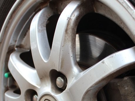 Cairan Coklat Seperti Karat di Rem Cakram Tidak Bahaya