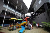 Untuk anda yang memiliki anak kecil, jangan khawatir, karena terdapat juga wahana bermain serta tempat untuk belajar membuat cokelat.
