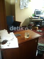 Plafon Ruang Anggota FPKS DPR Roboh