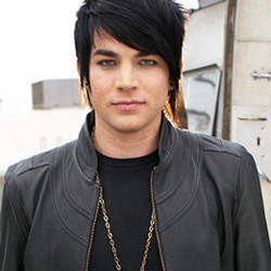 Adam Lambert Rayakan Tahun Baru di Bali