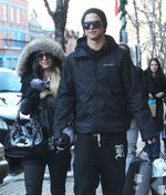 Kemesraan Paris Hilton & Pacar Saat Natal