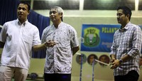 Reuni Rexy Mainaky (kiri), bersama mantan pelatih Christian Hadinata (tengah) dan mantan pasangan gandanya Ricky Subagja (kanan) di Pelatnas Bulutangkis Cipayung, Jakarta Timur.