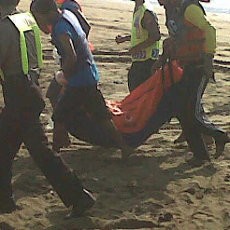 Santri Hilang Ditelan Ombak Pantai Pancer Ditemukan