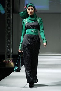 Setiani Big Sand. IPBM [Ikatan Perancang Busana Muslim] Jabar collection 2013 Fashion & Art at The Trans Luxury Hotel. Bandung. [Foto: Mohammad Abduh/Wolipop]