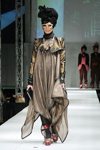 Errin Ugaru Glams & Adventure Ghotam. IPBM [Ikatan Perancang Busana Muslim] Jabar collection 2013 Fashion & Art at The Trans Luxury Hotel. Bandung. [Foto: Mohammad Abduh/Wolipop]