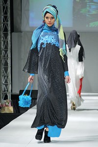 Setiani Big Sand. IPBM [Ikatan Perancang Busana Muslim] Jabar collection 2013 Fashion & Art at The Trans Luxury Hotel. Bandung. [Foto: Mohammad Abduh/Wolipop]