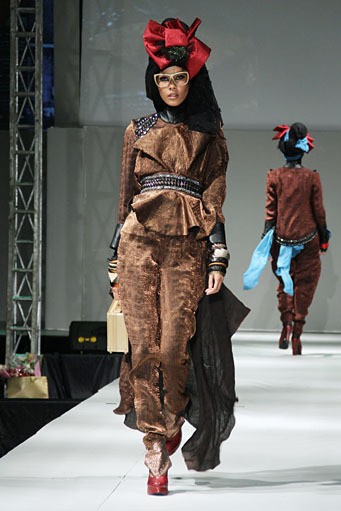 Errin Ugaru Glams & Adventure Ghotam. IPBM [Ikatan Perancang Busana Muslim] Jabar collection 2013 Fashion & Art at The Trans Luxury Hotel. Bandung. [Foto: Mohammad Abduh/Wolipop]