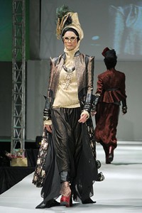 Errin Ugaru Glams & Adventure Ghotam. IPBM [Ikatan Perancang Busana Muslim] Jabar collection 2013 Fashion & Art at The Trans Luxury Hotel. Bandung. [Foto: Mohammad Abduh/Wolipop]