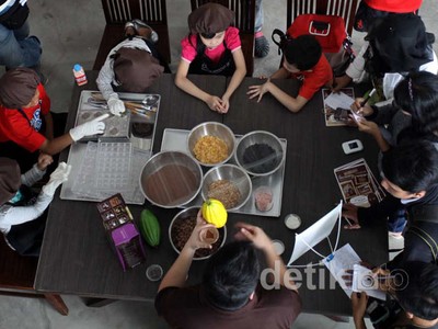 Belanja Sambil Belajar Membuat Cokelat