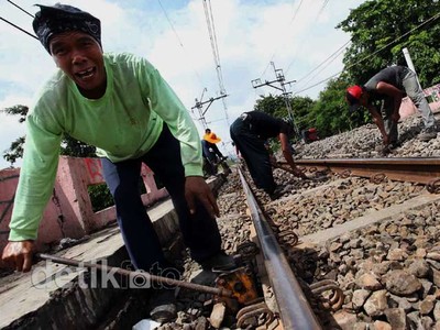 Perawatan Rel KA di Jatinegara