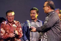 Para insan pariwisata itu telah mengontribusikan secara signifikan terhadap pencapaian target kunjungan 8 juta wisman ke Indonesia dan 245 juta wisatawan nusantara yang melakukan perjalanan di dalam negeri pada 2012.