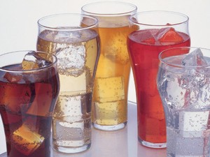 Batasi Konsumsi Minuman Bersoda Saat Pesta