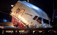 Pesawat Tu-204 itu hancur menjadi tiga bagian. AFP/Natalia Kolesnikova.