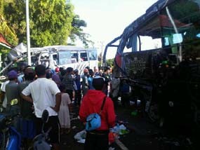 Tabrakan Maut Libatkan Tiga Kendaraan Renggut 3 Nyawa