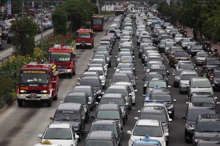 Ribuan Warga Serbu Bundaran HI, Lalin Macet Parah