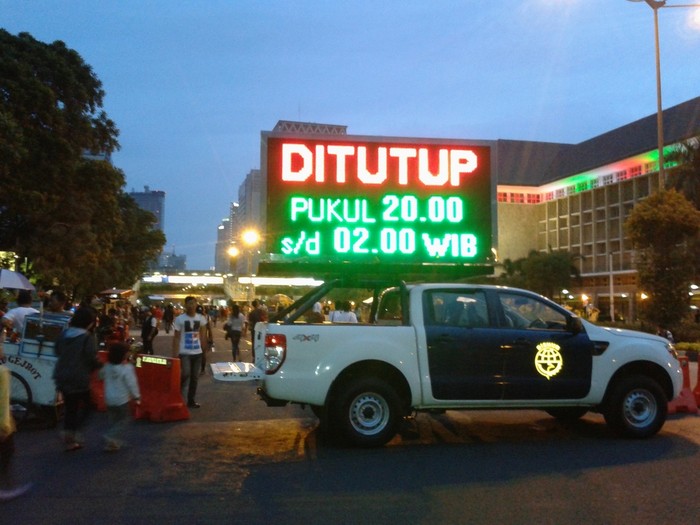 Pesta Tahun Baru, Bundaran HI-Thamrin-Sudirman Jadi Lautan Manusia