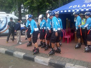 Jaga Jakarta Night Festival, Polisi Bersepatu Roda Meluncur di Thamrin