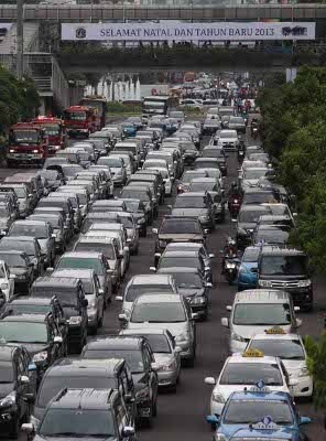 Pukul 18.00 Kendaraan Bermotor di Sudirman-Thamrin Wajib Parkir
