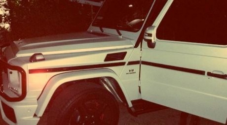 Tak Mau Kalah, Ibu Kim Kardashian Boyong Mercy G63 AMG