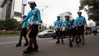  Hanya sekitar 30 menit, mereka kembali menuju arah Jalan Thamrin untuk persiapan karnaval.     