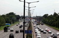 Diperkirakan sore nanti kepadatan lalu lintas akan mulai terasa padat di ruas jalan Tol Jakarta-Cikampek, yang akan merayakan pesta malam tahun baru.