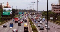 Belum ada kepadatan yang berarti di ruas jalan Tol Jakarta-Cikampek yang merupakan langganan macet disaat musim libur panjang.