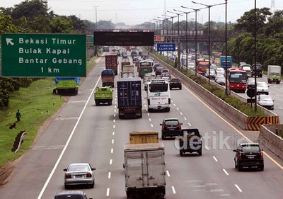 Jelang Tahun Baru, Tol Jakarta-Cikampek Ramai Lancar