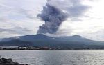 Gunung Lokon Meletus