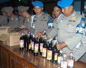 Jelang Tahun Baru, Kios Miras & Toko Jamu Dirazia
