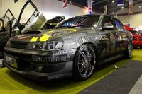 Pada bagian kaki-kaki, Jerry juga menggunakan pelek Revolution Chrome R18, yang dibalut dengan Accelera 215/35/18. Untuk pencahayaan Jerry pun mempercayakan kepada lampu HID merk Umbrella.