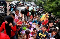 Hingga sore hari, kepadatan sangat terlihat di perempatan HM Harsono dengan Jalan TB Simatupang.