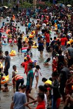 Tahun Baru, Ancol Dibanjiri Pengunjung