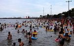 Tahun Baru, Ancol Dibanjiri Pengunjung