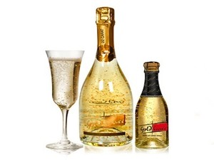 Wouw! Champagne Ini Bertaburan Emas 22 Karat