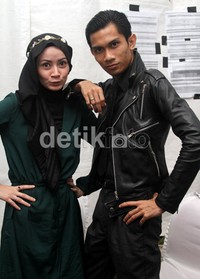 Tria tampak sangat serasi dengan Dhatu. Gusmun/detikHot.