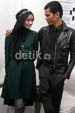 Tahun Baru Pertama Tria The Changcuters Bareng Istri