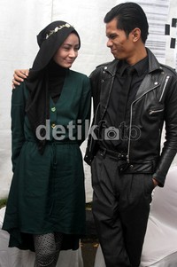 Dhatu dan Tria tampak sangat bahagia. Gusmun/detikHot.