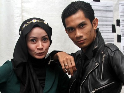 Tahun Baru Pertama Tria The Changcuters Bareng Istri