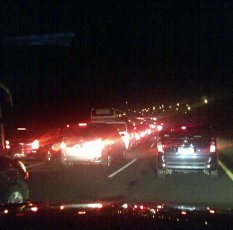 Hingga Dini Hari Tol Cikampek Masih Padat Merayap