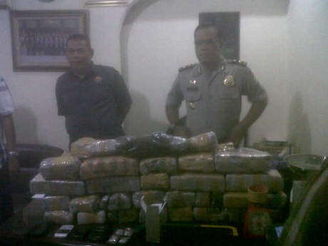 Polisi Tangkap 4 Pengedar Ganja dan Sabu di Kemang