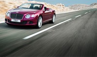 Tidak hanya sekedar bisa ngebut dan dinobatkan sebagai mobil atap terbuka paling cepat di dunia, Continental GT Speed Convertible ini juga telah memiliki peningkatan efisiensi bahan bakar yang signifikan. Mesin W12 berhasil memberikan efisiensi bahan bakar sekitar 15 persen. (dok Bentley)