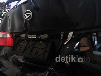 Ditabrak BMW, Bagian Belakang Luxio Ringsek