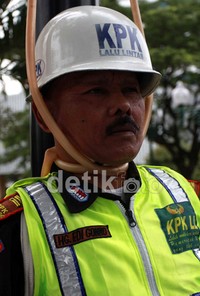 Aksi tersebut dilakukan sebagai wujud kekecewaan KPK LL atas permohonan audiensi dengan gubernur baik saat pemerintahan Fauzi Bowo maupun saat pemerintahan Joko Widodo.