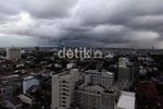 Mendung Gelayuti Makassar di Awal Tahun